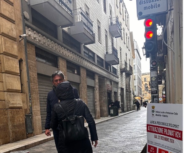 Dissuasori mobili di nuovo in funzione nel centro storico di Lecce