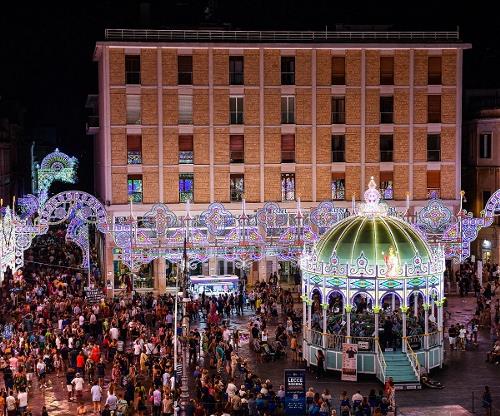 Luminarie per la festività patronale dei Santi Oronzo, Giusto e Fortunato: proposte progettuali entro il 13 aprile 2026