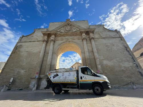 raccolta extra della carta e della plastica 