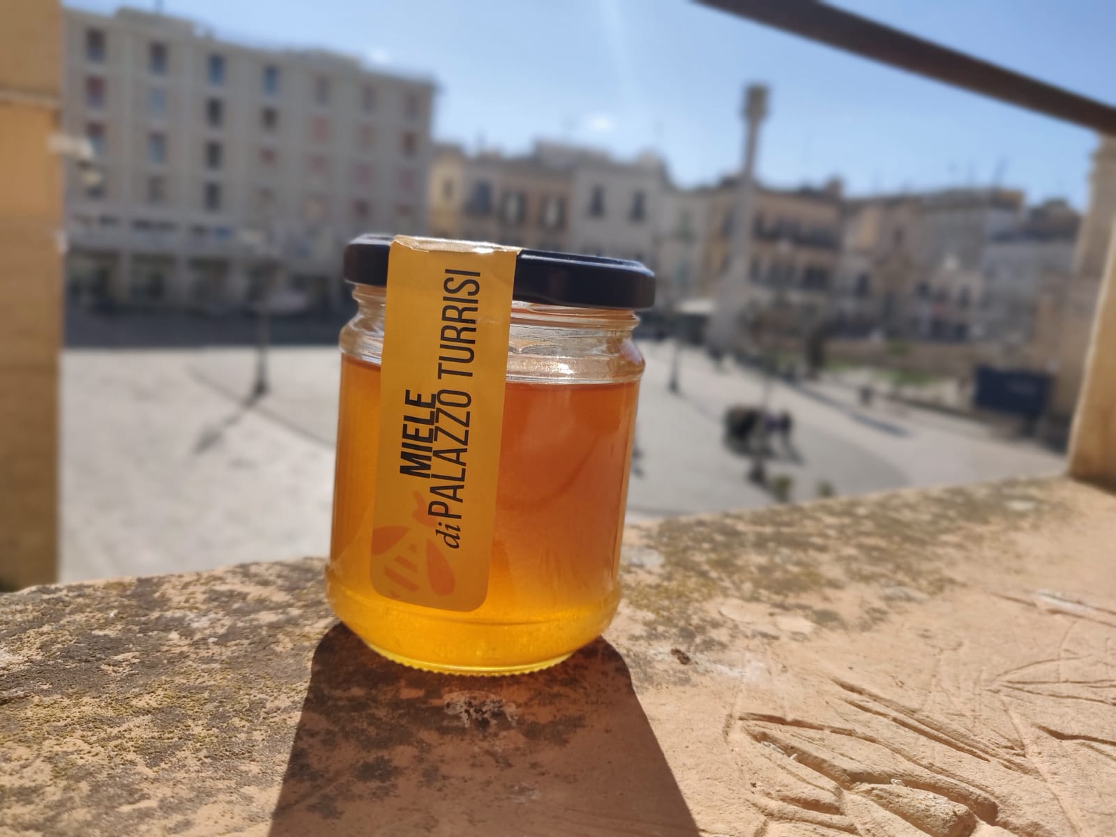 Il nuovo miele delle api del centro storico di Lecce miele