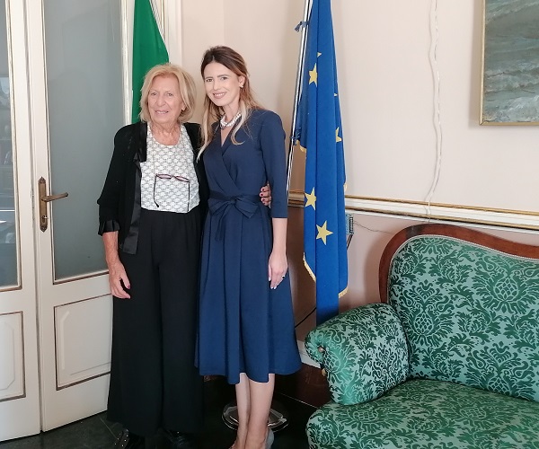 Il sindaco Adriana Poli Bortone ha incontrato Joana Gheorghias, console generale di Romania a Bari Poli Bortone con console generale di Romania a Bari, Joana Gheorghias