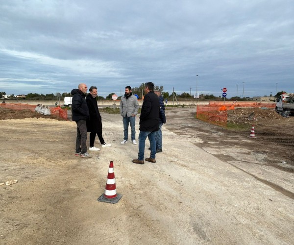 Rotatoria fra la Lecce-San Cataldo e via Cremona: partiti i lavori Rotatoria tra la Lecce-San Cataldo e Via Cremona