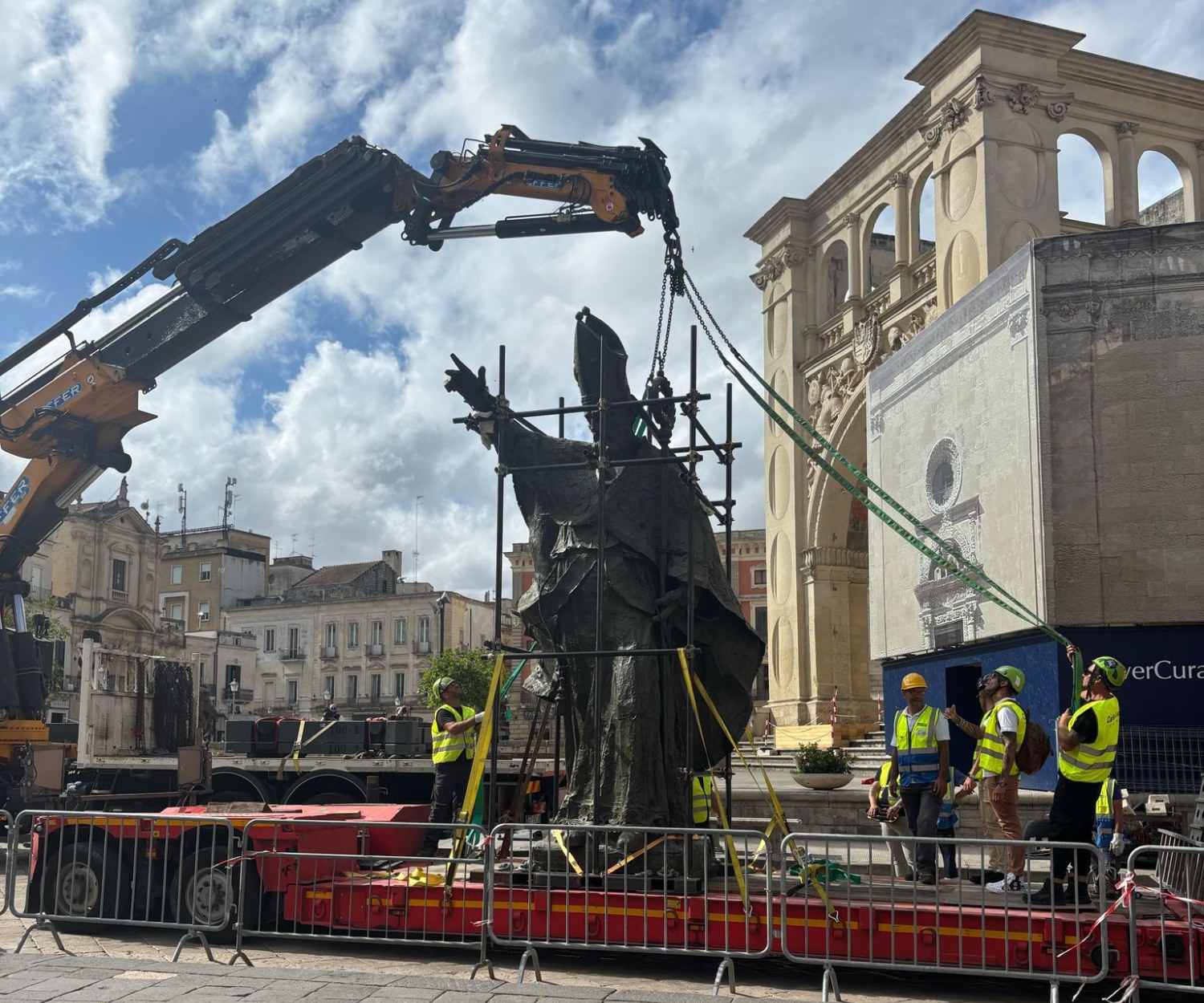 Trasferimento della statua di Sant’Oronzo