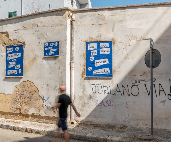 Giuseppe De Mattia - Pare che tutte le vie fossero Via del Mare_ affissioni a cura di studioconcreto, Centro Sociale Via del Mare, Lecce, 2023.ph Alice Caracciolo