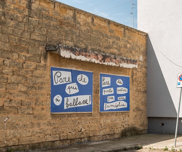 Giuseppe De Mattia - Pare che tutte le vie fossero Via del Mare_ affissioni a cura di studioconcreto, Centro Sociale Via del Mare, Lecce, 2023.ph Alice Caracciolo