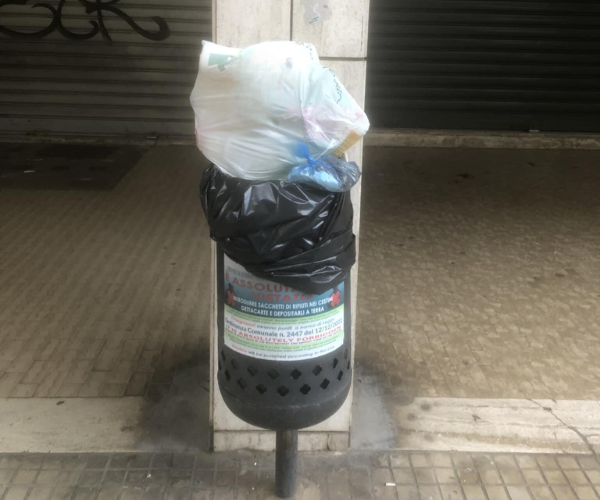 Rifiuti domestici nei cestini gettacarte, da gennaio 41 sanzioni Cestino gettacarte