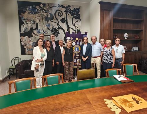 Un nuovo spazio di gioco inclusivo per Lecce: il Lions Club Lecce Messapia dona nuove giostrine grazie al contributo della Fondazione Lions Clubs International