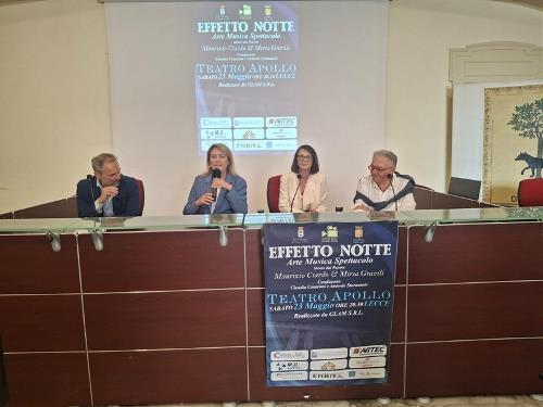 conferenza stampa effetto notte