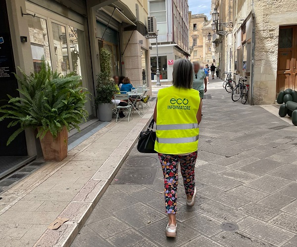 Centro storico, in azione gli eco informatori per una corretta raccolta dell’organico eco informatori