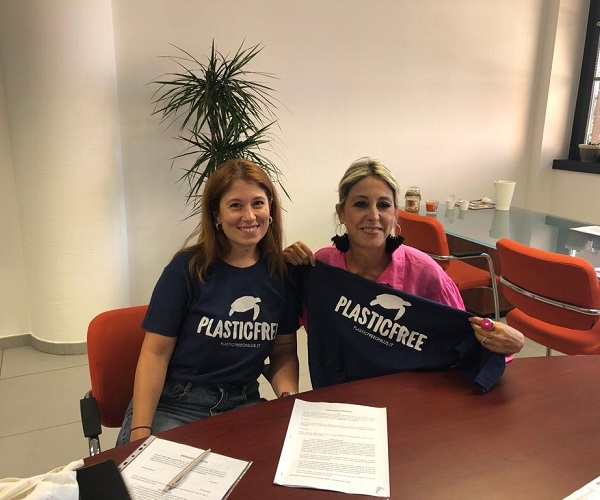 Comune di Lecce e Plastic Free firmano un protocollo d'intesa Firma protocollo Plastic Free