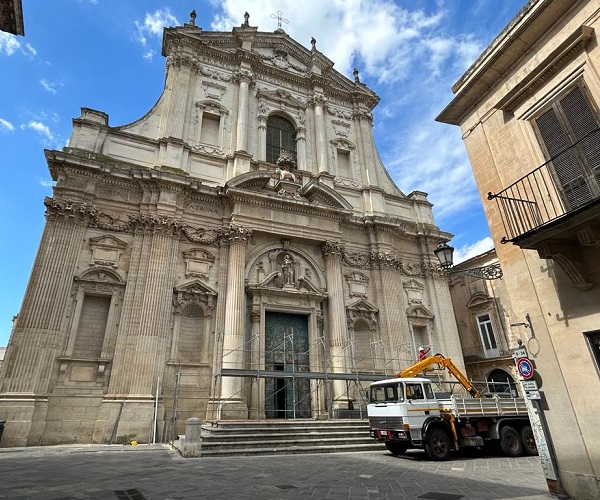 Chiesa di Sant'Irene: via ai lavori di messa in sicurezza della facciata Impalcatura Sant'Irene