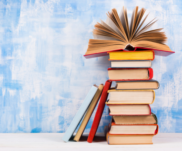 libri sul tavolo