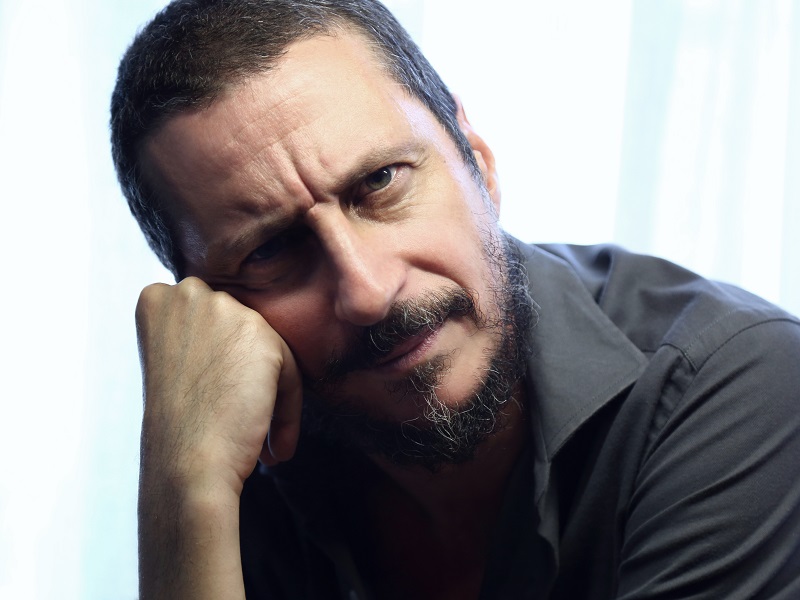 Luca Bizzarri con “Non hanno un amico” al Teatro Apollo Luca Bizzarri