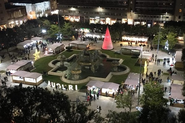 Mercatini Di Natale Lecce.Mercatino Dei Giocattoli Degli Addobbi E Dei Doni Di Natale Domande Entro Il 27 Novembre Per Concorrere All Assegnazione Dei 35 Box