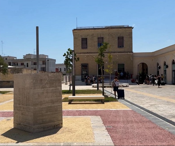 Nuovo piazzale stazione ferroviaria