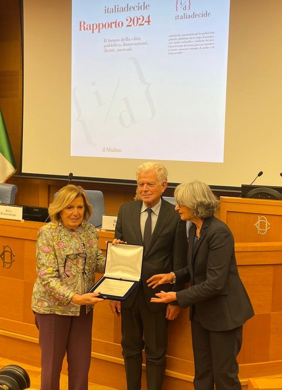 Il sindaco Poli Bortone premiata a Roma Poli Bortone premiata a Roma