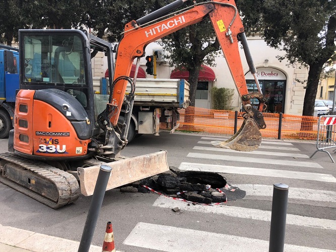 Via Leuca cedimento manto stradale