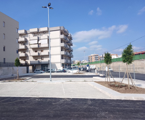 Via Puccini, consegna al quartiere del nuovo parcheggio alberato Via Puccini parcheggio alberato