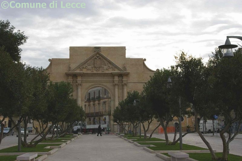 Porta Napoli si veste di rosa, cento giorni al Giro d'Italia Porta Napoli
